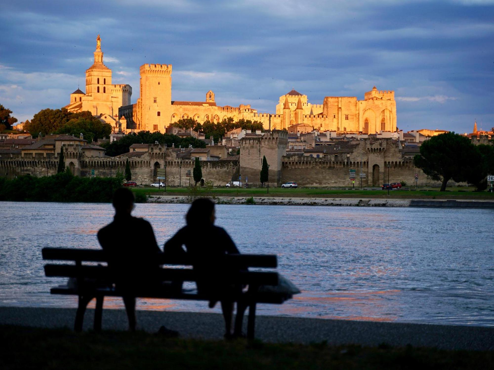 Le Petit Avignon - Chambres & Appartement A Deux Pas Du Pont D'Avignon Et Du Palais Des Papes Dış mekan fotoğraf